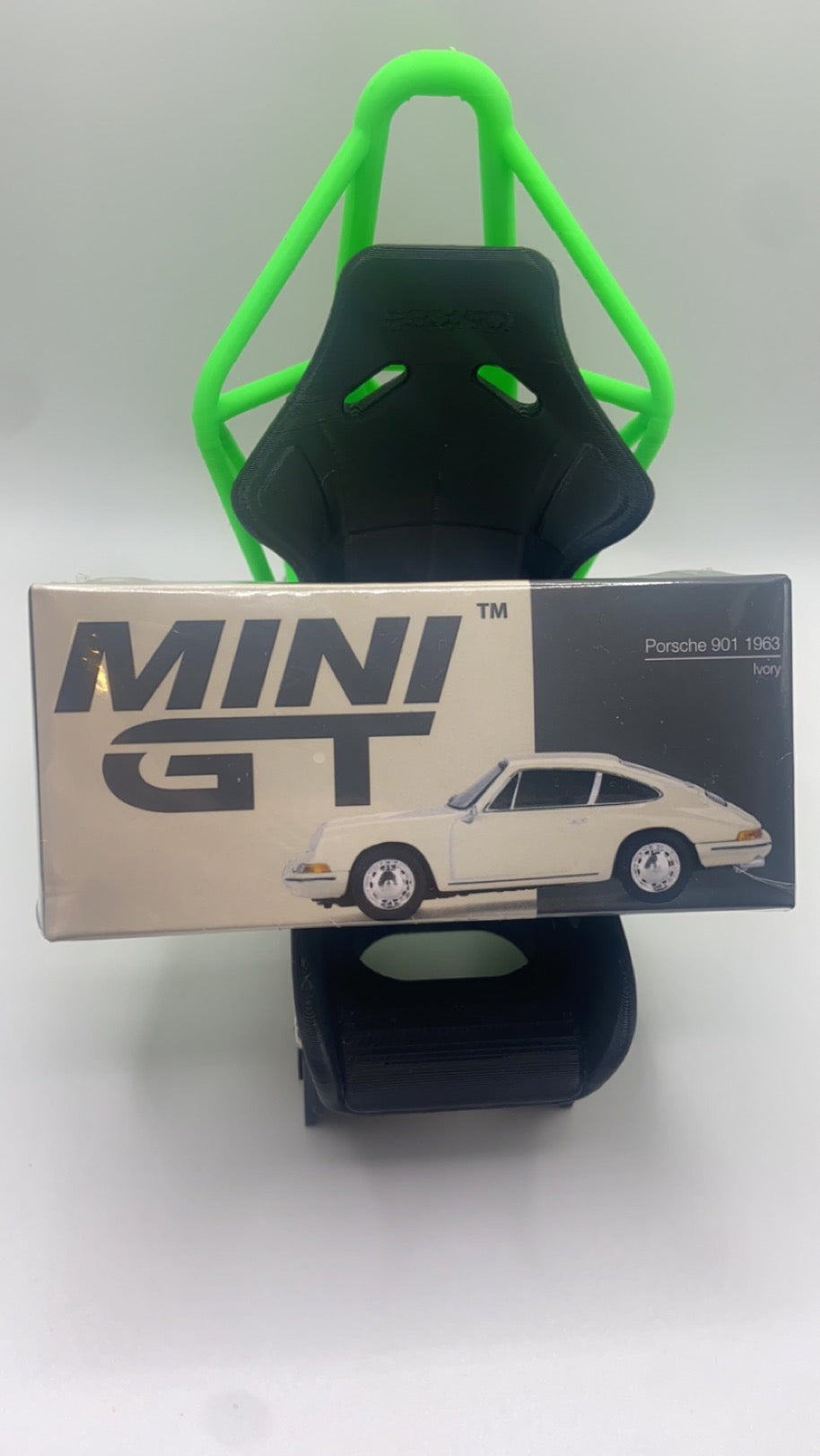 Mini GT #642 - Porsche 901 1963 (Ivory)