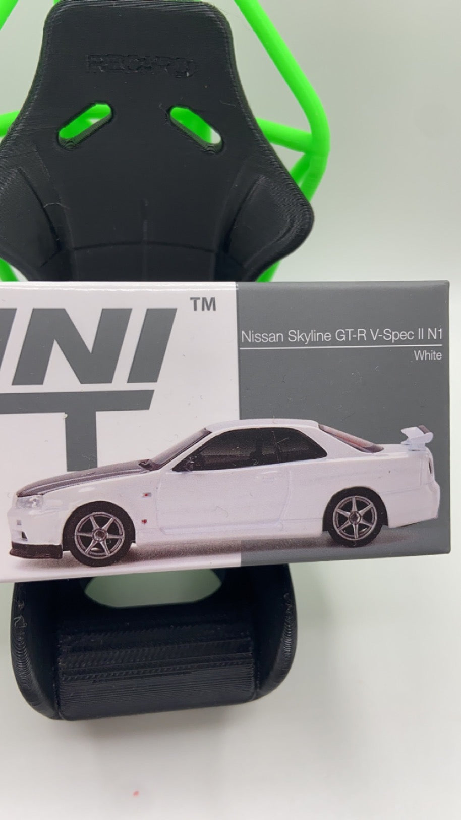 Mini GT #501 - Nissan Skyline GTR V-Spec II N1 (White)