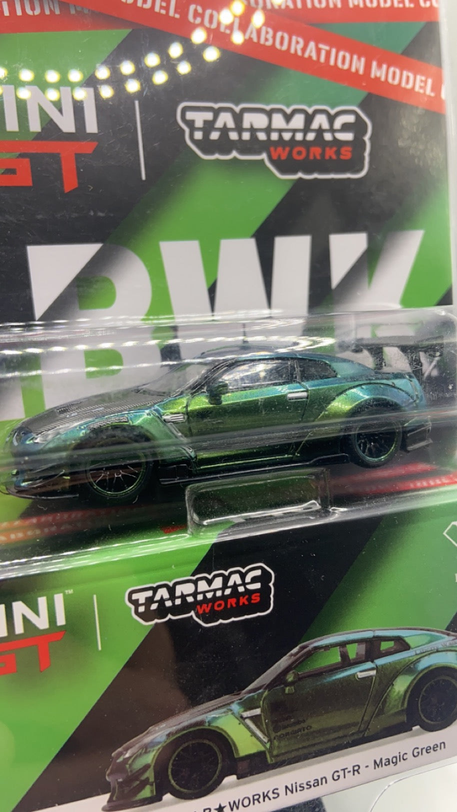 Mini GT #145 - LB WORKS Nissan GTR (Magic Green)