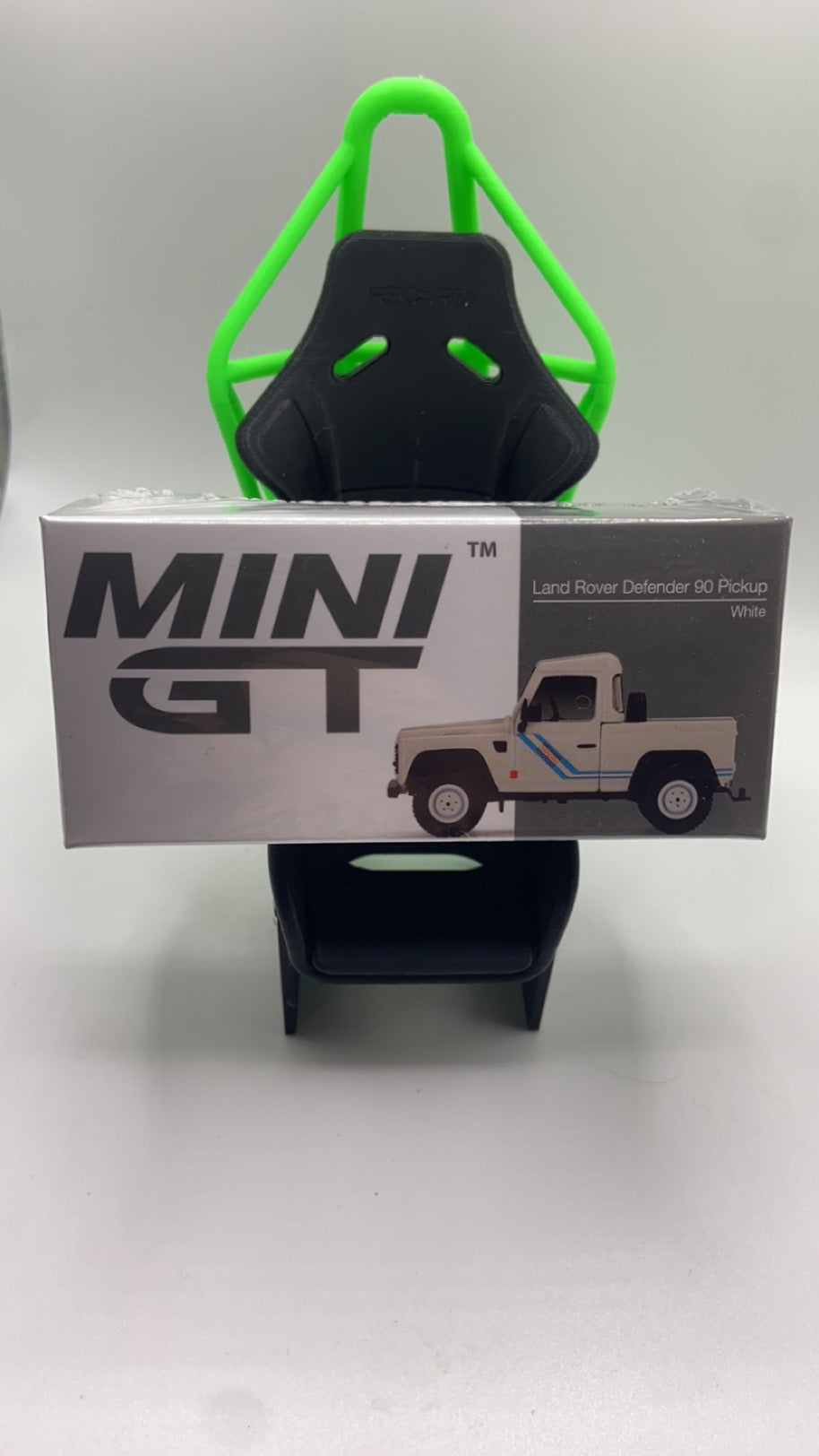 Mini GT #338 - Land Rover Defender 90 Pickup