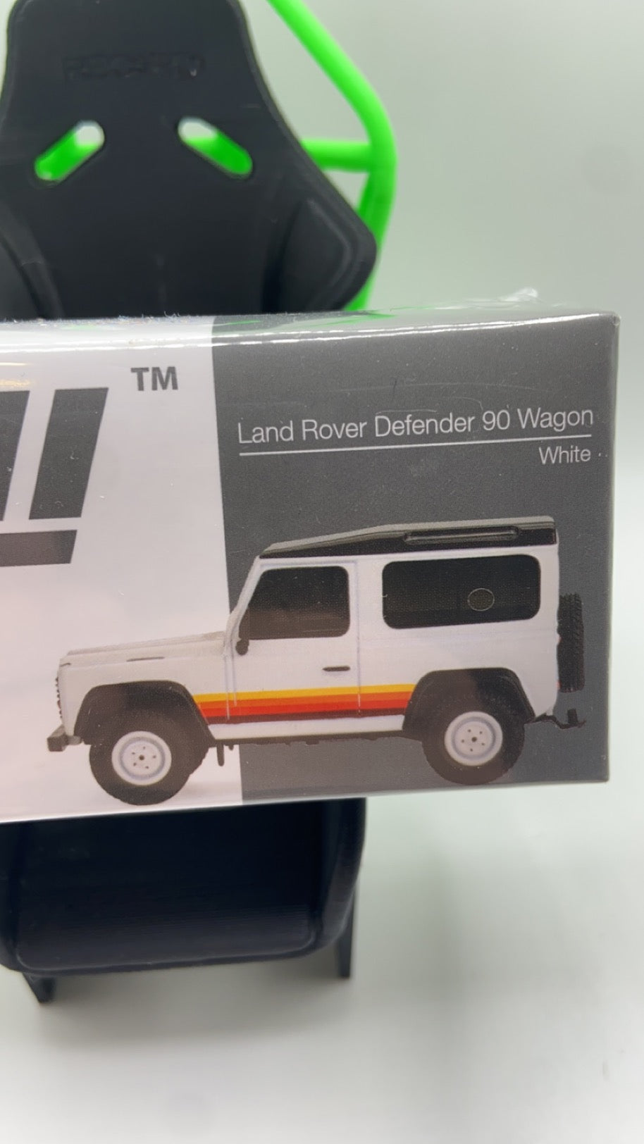 Mini GT #378 - Land Rover Defender 90 Waggon (White)